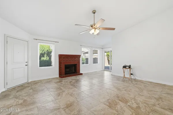 $2,395 | 3030 East Topeka Drive, Phoenix, AZ 85050
