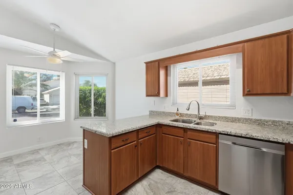 $2,395 | 3030 East Topeka Drive, Phoenix, AZ 85050