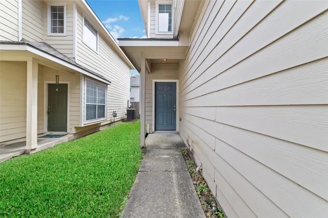 a view of a back yard of the house