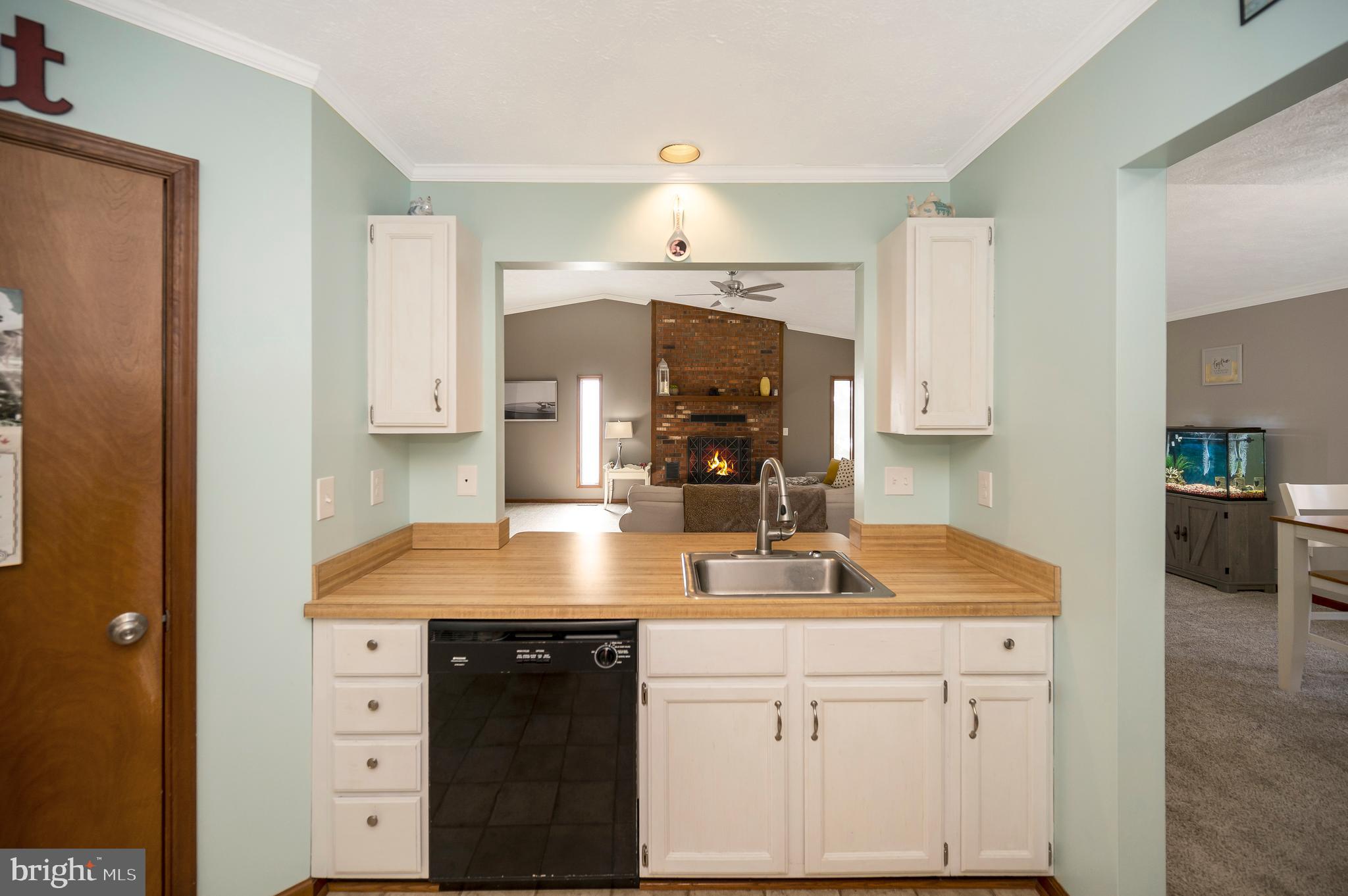 424 Birdie Road Locust Grove, VA 22508 - Photo 5 of 42 Pass through window/ breakfast bar