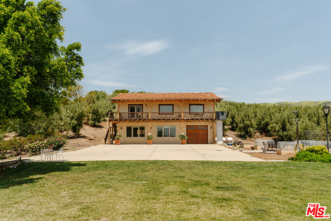 15101 Middle Ranch Road Moorpark, CA 93021 - Photo 4 of 28 a view of a water fountain