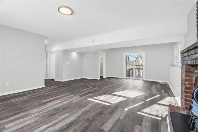 $315,000 | 6716 Northwest Lawson Lane, Parkville, MO 64152