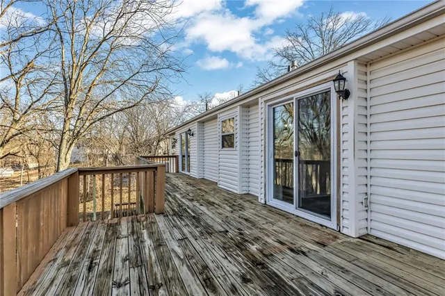 $315,000 | 6716 Northwest Lawson Lane, Parkville, MO 64152