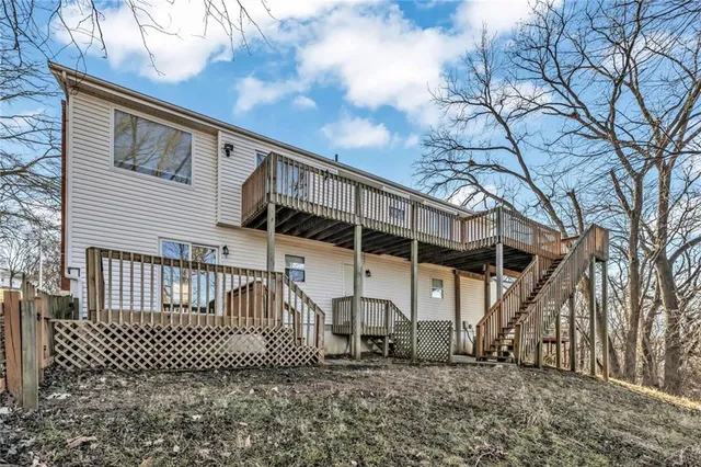 $315,000 | 6716 Northwest Lawson Lane, Parkville, MO 64152