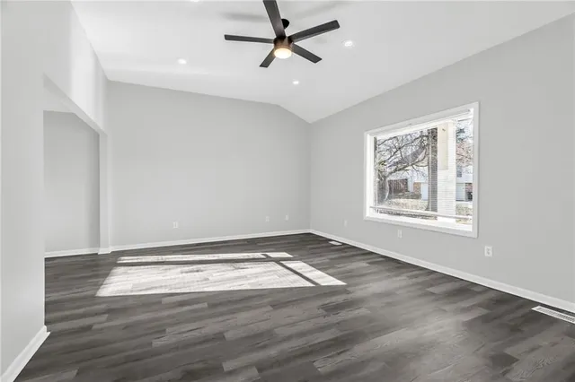 $315,000 | 6716 Northwest Lawson Lane, Parkville, MO 64152