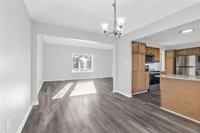 $315,000 | 6716 Northwest Lawson Lane, Parkville, MO 64152