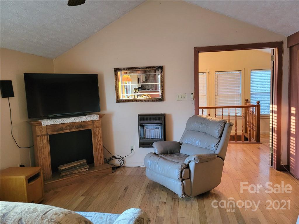 1351 County Road Waynesville, NC 28785 - Photo 5 of 21