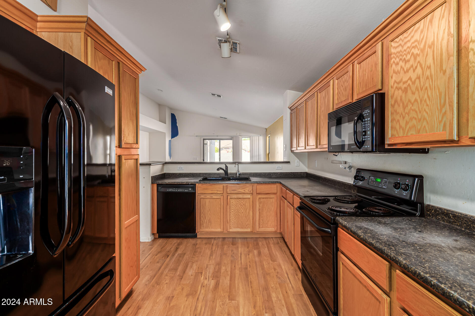 3626 West Vineyard Road Phoenix, AZ 85041 - Photo 8 of 27 12 - Vineyard
