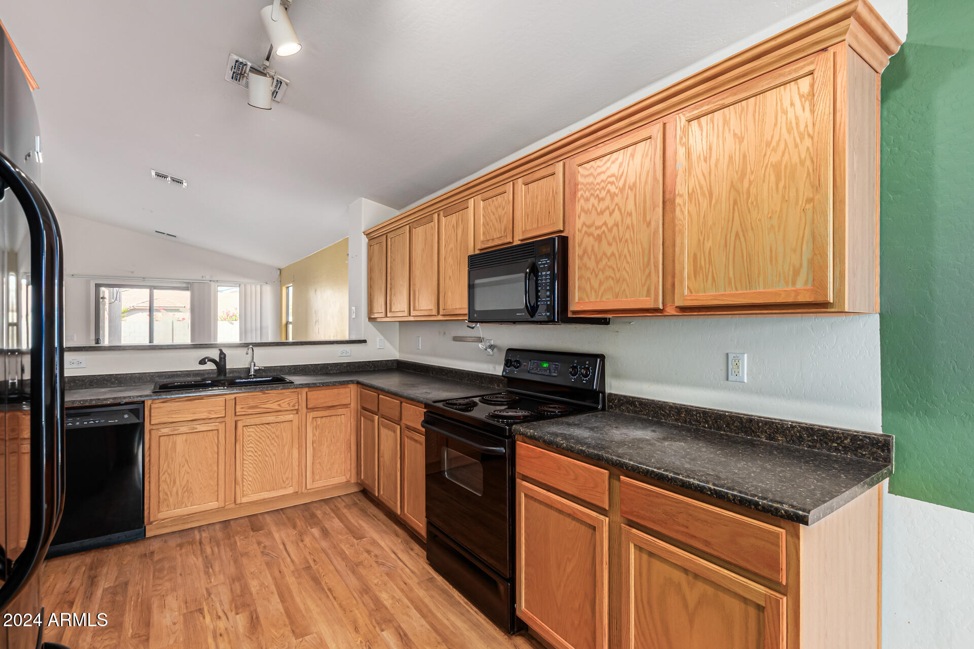 3626 West Vineyard Road Phoenix, AZ 85041 - Photo 9 of 27 13 - Vineyard