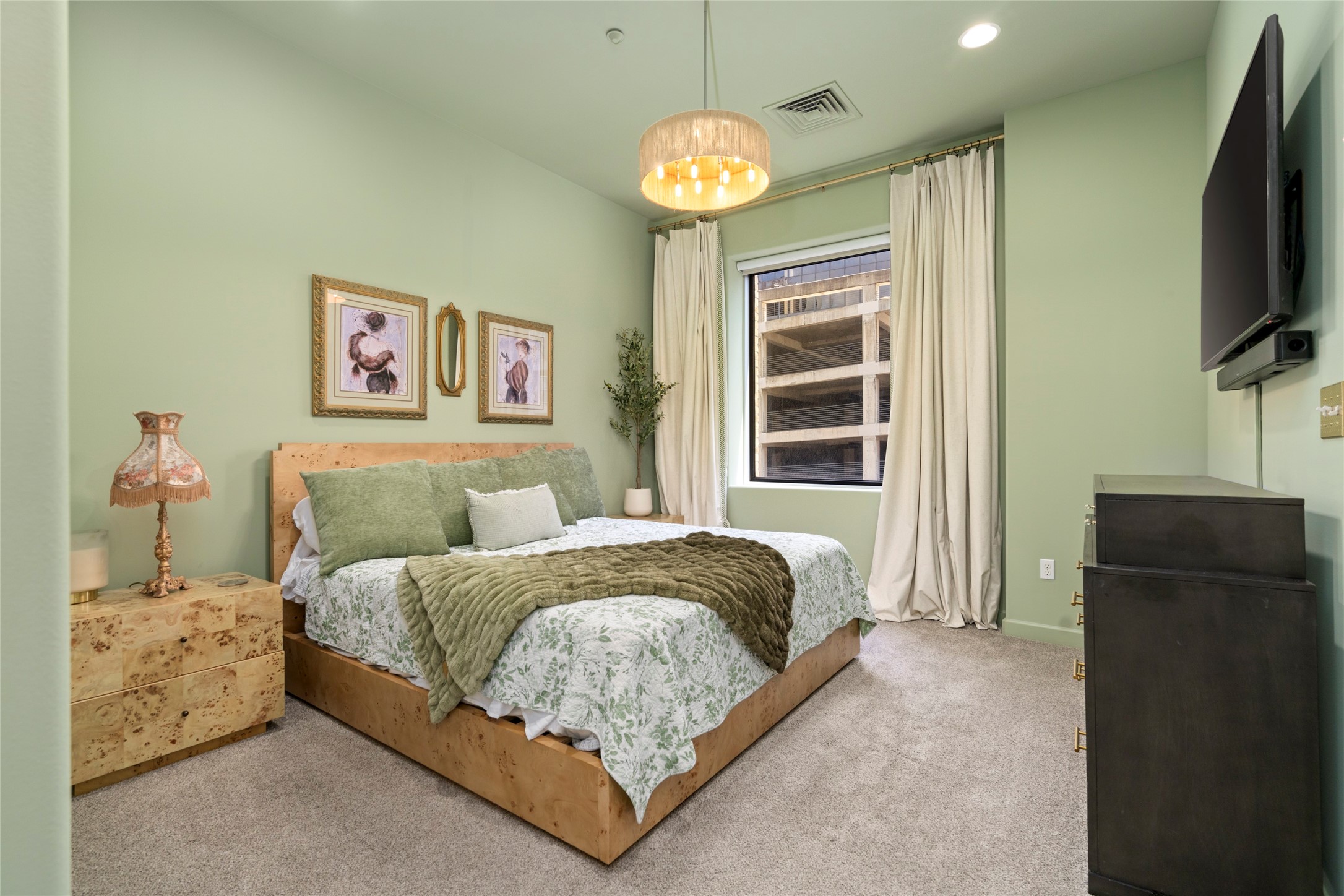 914 Main Street, Unit 1008 Houston, TX 77002 - Photo 3 of 26 Primary suite offering generous space, modern light fixture, move-in ready.
