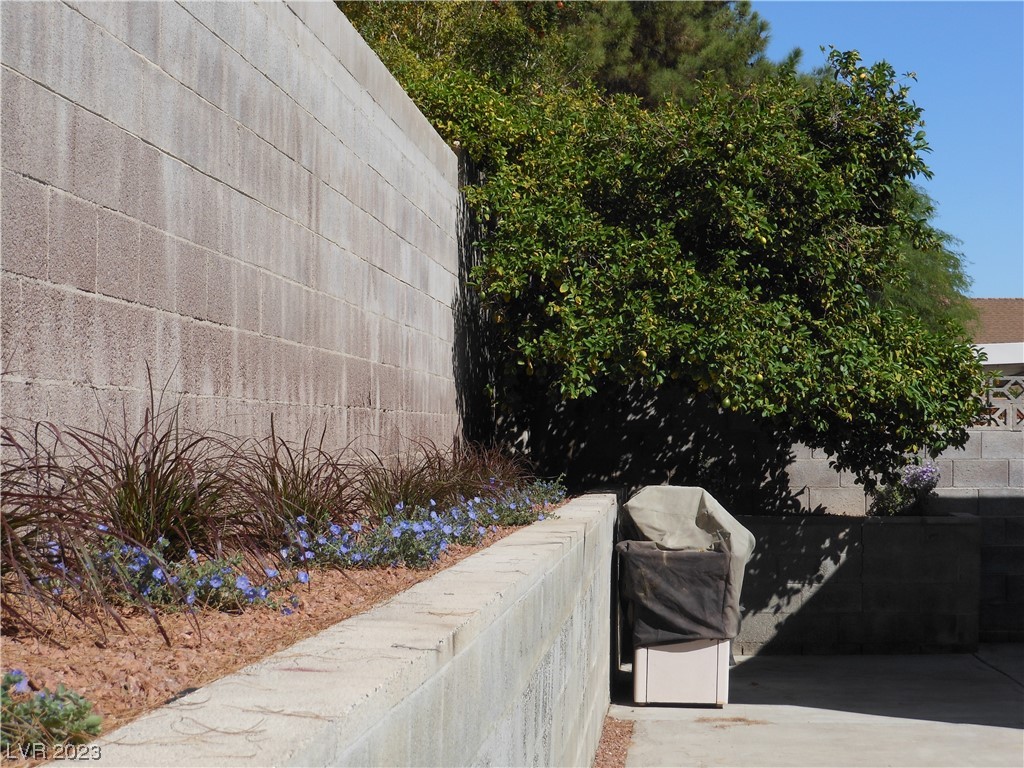 2351 Viewcrest Road Henderson, NV 89014 - Photo 4 of 50 Gallery Image 4