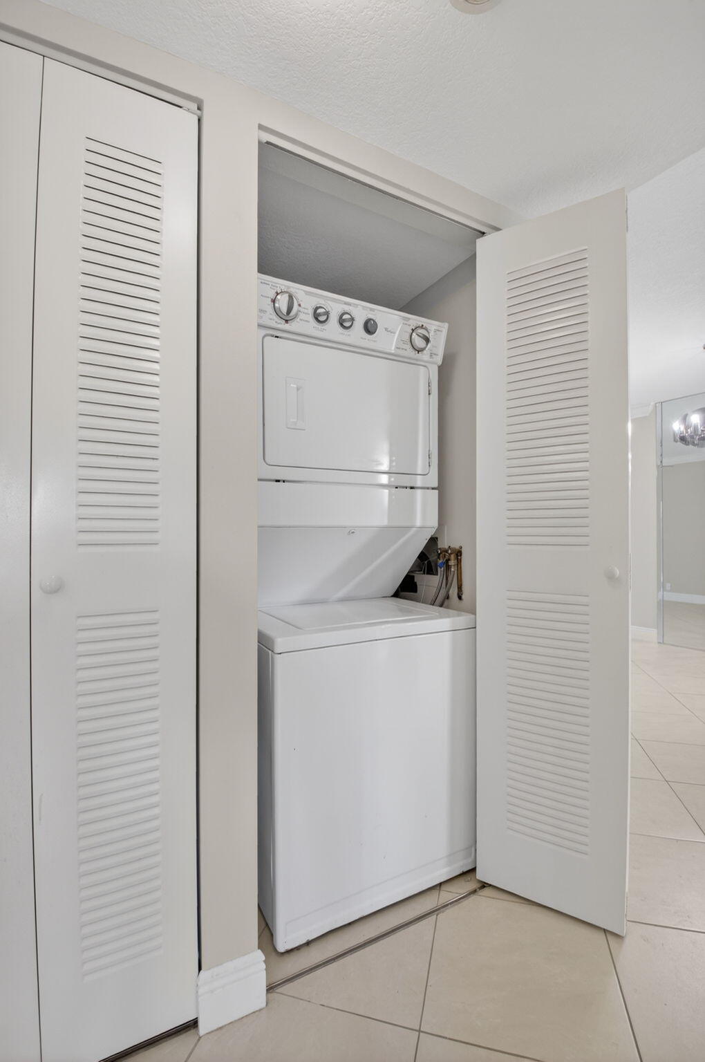 6935 Huntington Lane, Unit 207 Delray Beach, FL 33446 - Photo 26 of 88 a utility room with dryer and washer