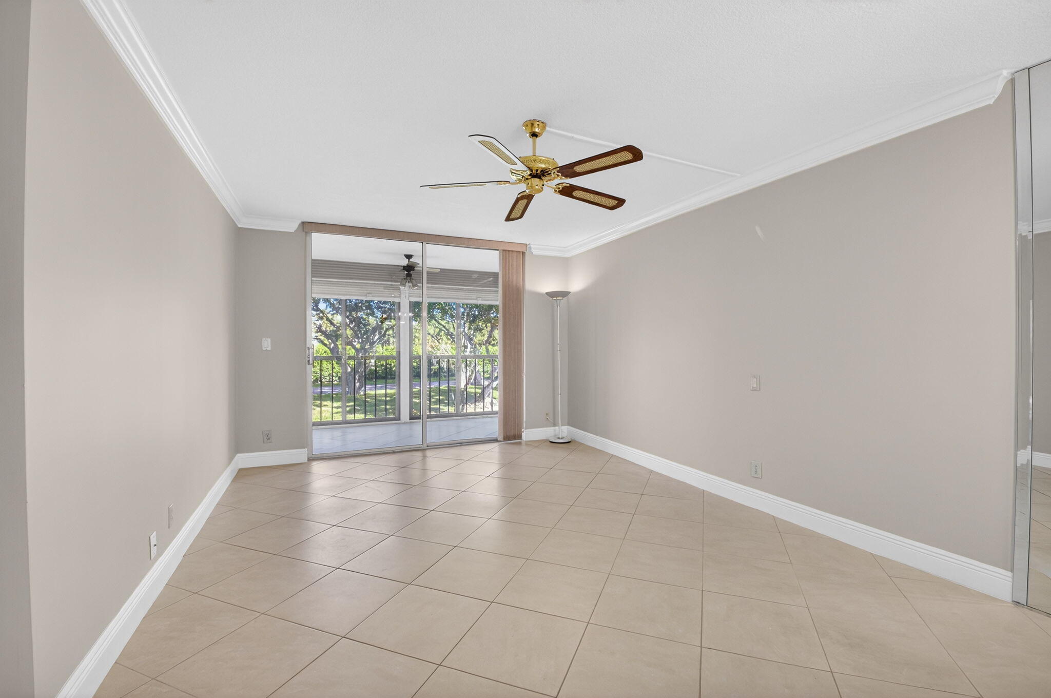 6935 Huntington Lane, Unit 207 Delray Beach, FL 33446 - Photo 10 of 88 LIVING