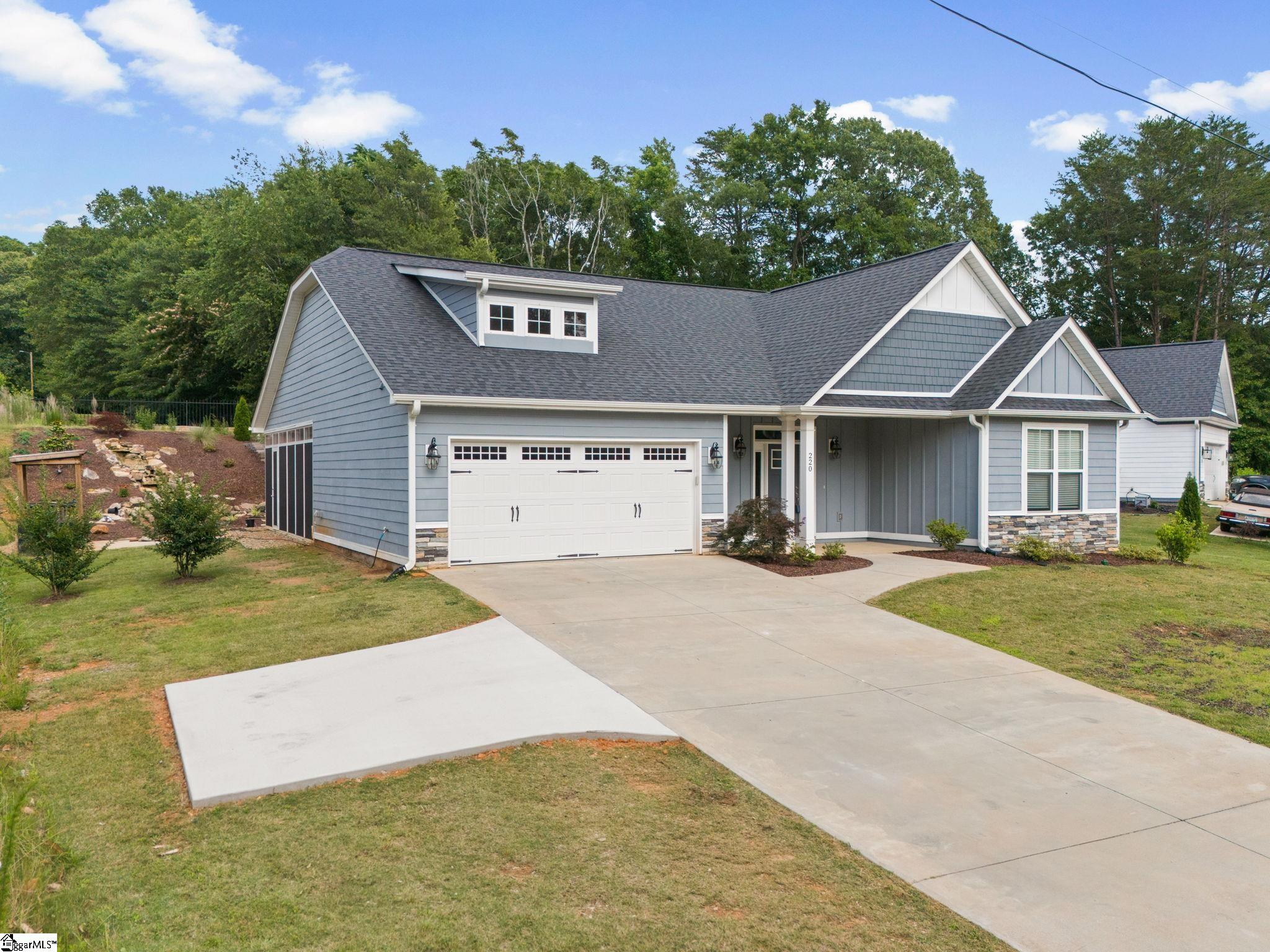 220 Plantation Road Greenville, SC 29605 - Photo 2 of 27 Gallery Image 2
