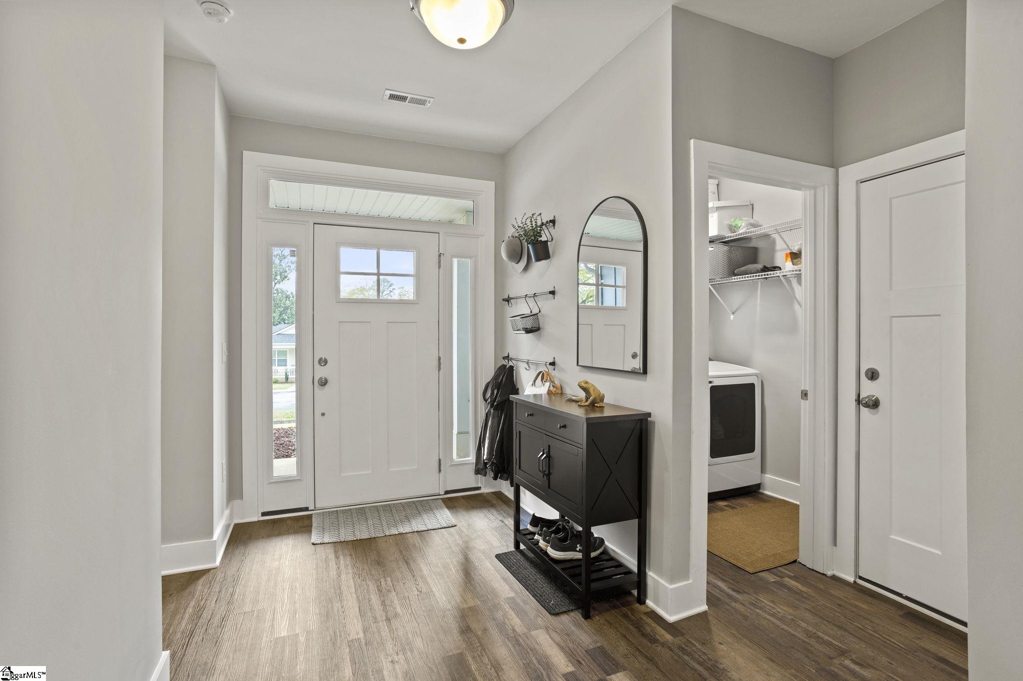 220 Plantation Road Greenville, SC 29605 - Photo 4 of 27 Gallery Image 4