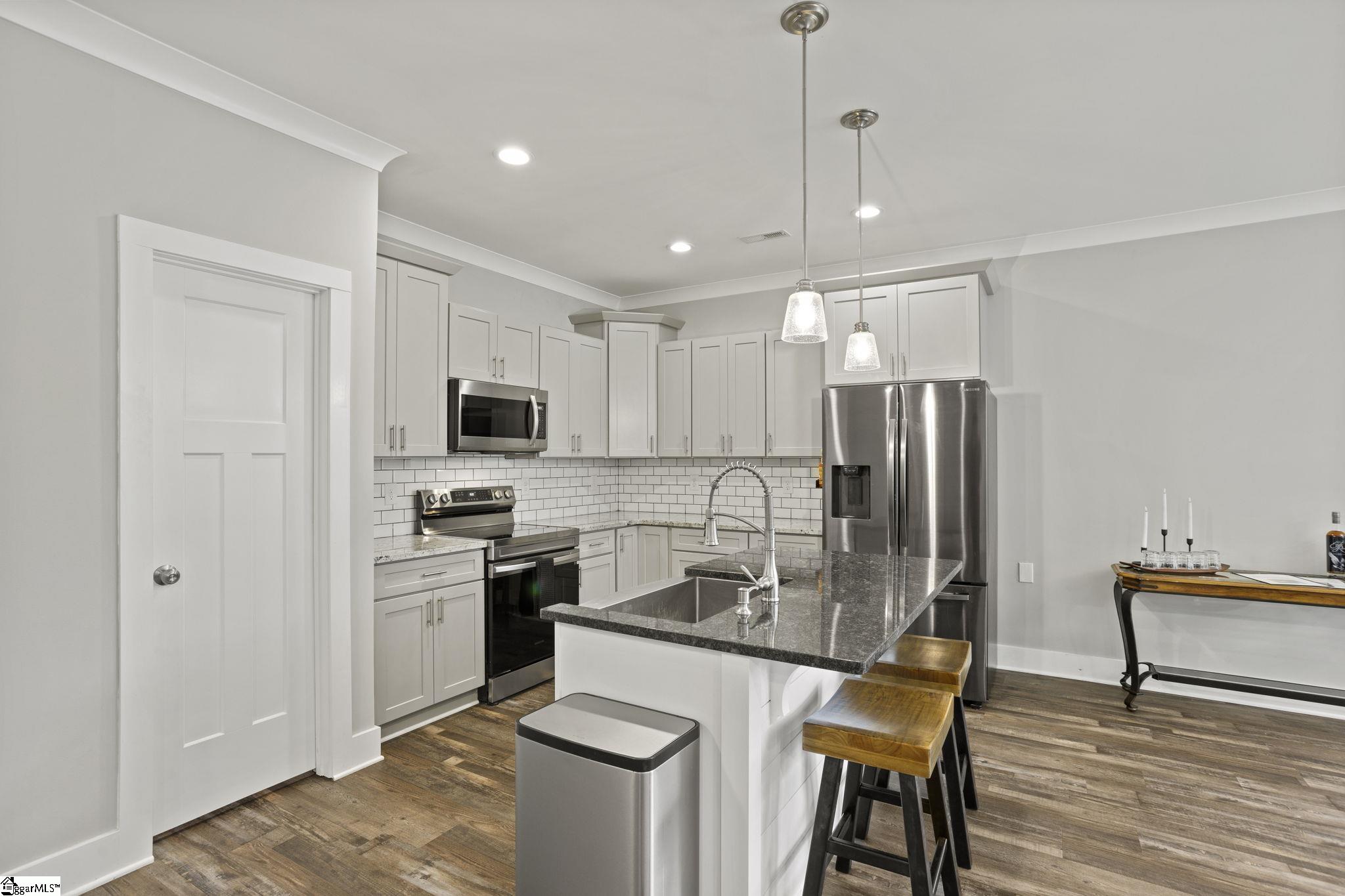 220 Plantation Road Greenville, SC 29605 - Photo 5 of 27 Gallery Image 5