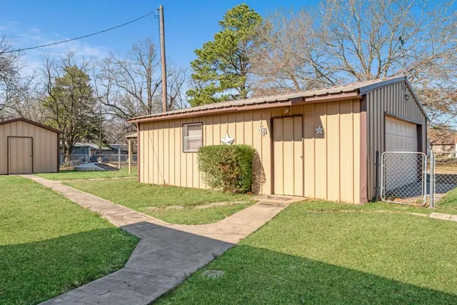 $184,900 | 295 San Diego Street, Detroit, TX 75436
