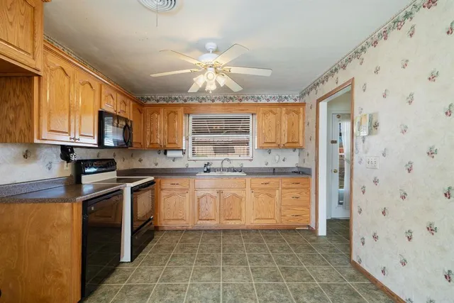 $184,900 | 295 San Diego Street, Detroit, TX 75436