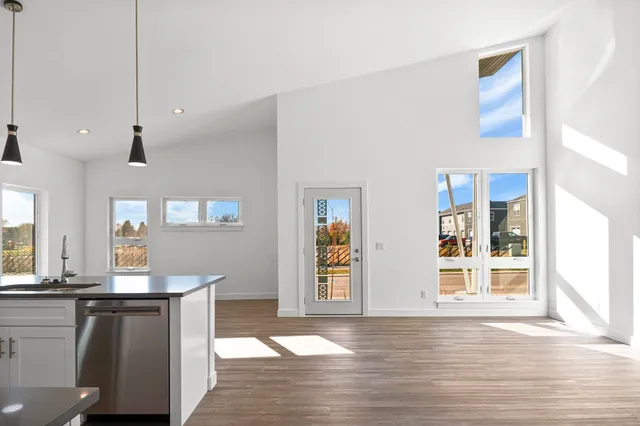 $379,900 | 104 Boneset, Poynette, WI 53955