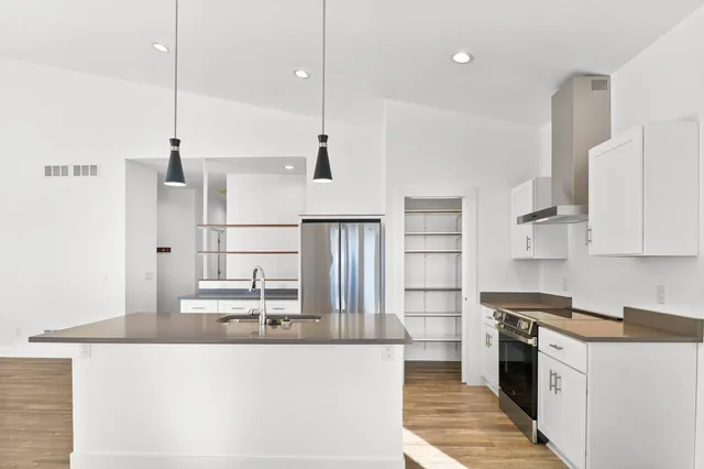 $379,900 | 104 Boneset, Poynette, WI 53955