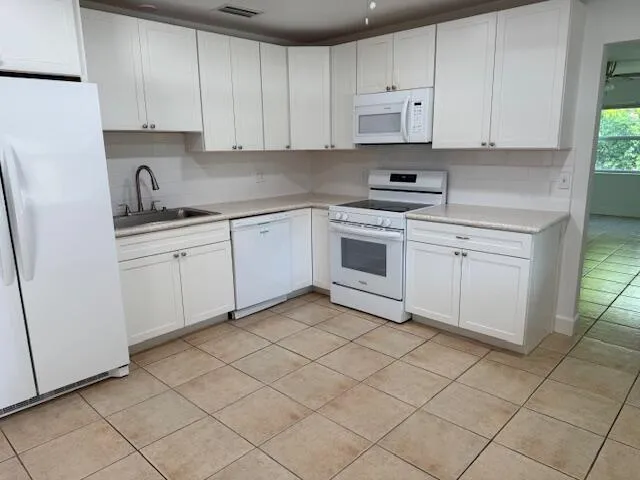 $2,000 | 4399 Forest Lane, Palm Springs, FL 33406