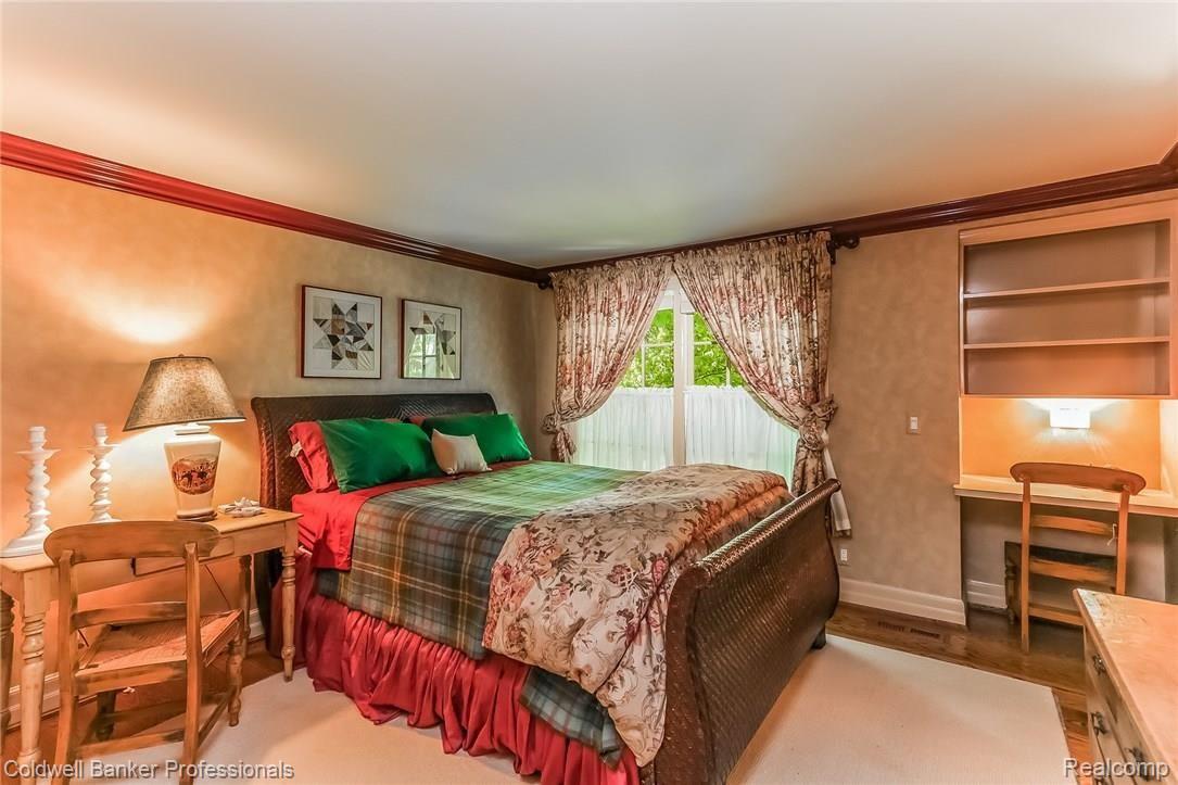 2243 Tottenham Road Bloomfield Hills, MI 48301 - Photo 13 of 21 041-Bedroom-2796378-medium.jpg