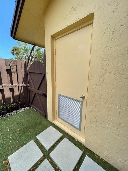 112 Fox Road, Unit 250 Hollywood, FL 33024 - Photo 21 of 27 Gallery Image 21