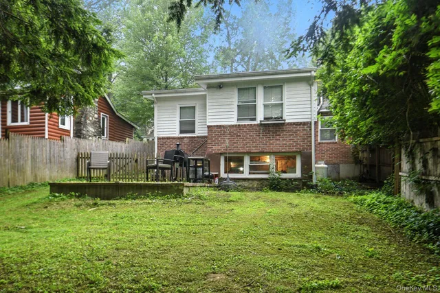 $315,000 | 14 Pine Street, Lake Peekskill, NY 10537