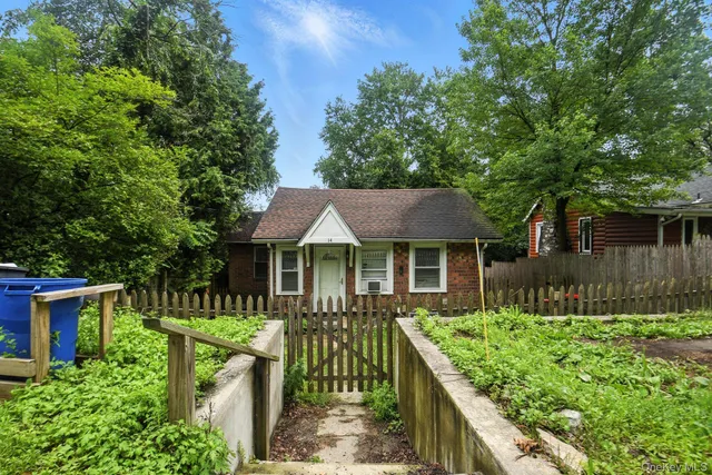 $315,000 | 14 Pine Street, Lake Peekskill, NY 10537