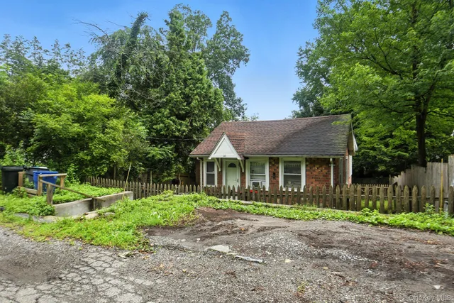 $315,000 | 14 Pine Street, Lake Peekskill, NY 10537