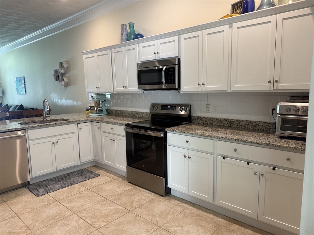 445 Berlin Street, Unit 7 Clinton, MA 01510 - Photo 3 of 30