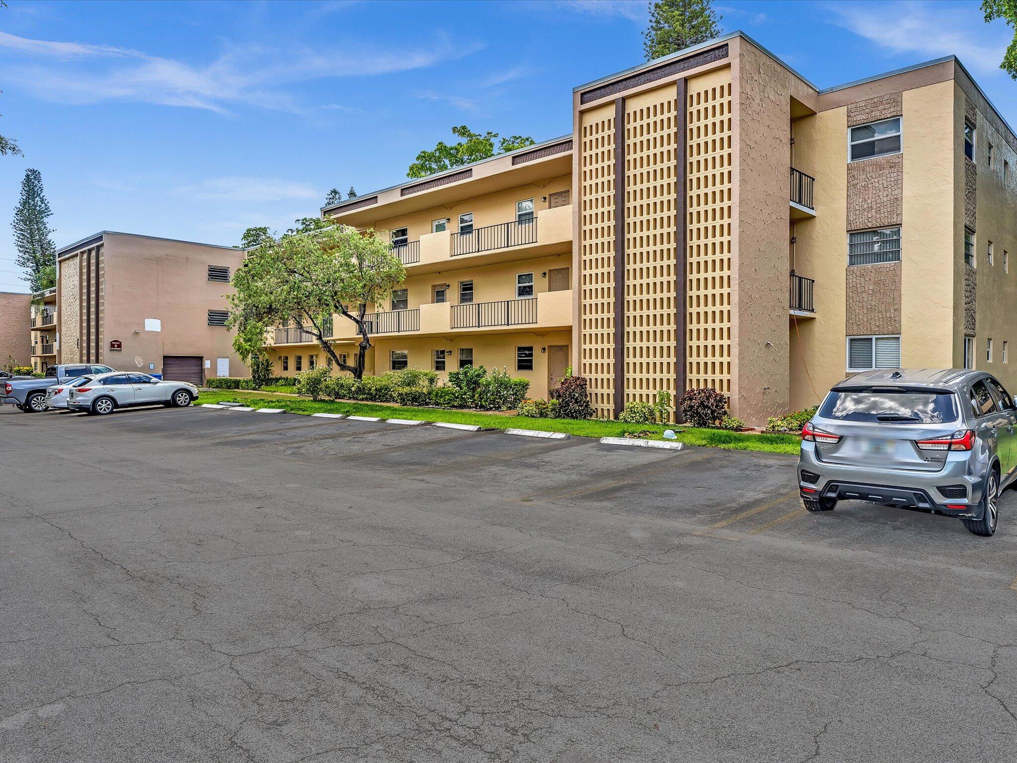 100 Ashbury Road, Unit 103 Hollywood, FL 33024 - Photo 4 of 39 02-FPP00006