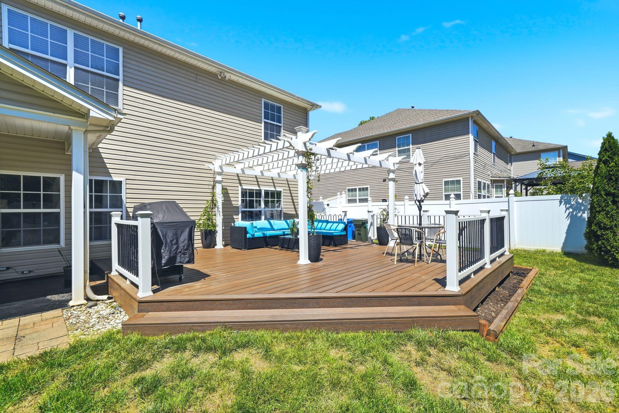 7815 Kuck Road Mint Hill, NC 28227 - Photo 25 of 29 a view of a house with backyard and porch
