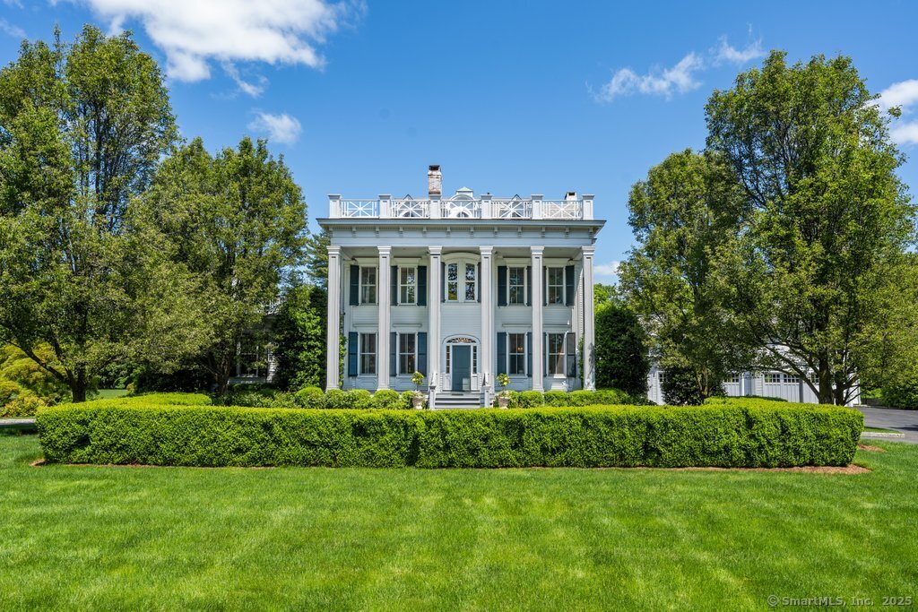 262 Brushy Ridge Road New Canaan, CT 06840 - Photo 2 of 40