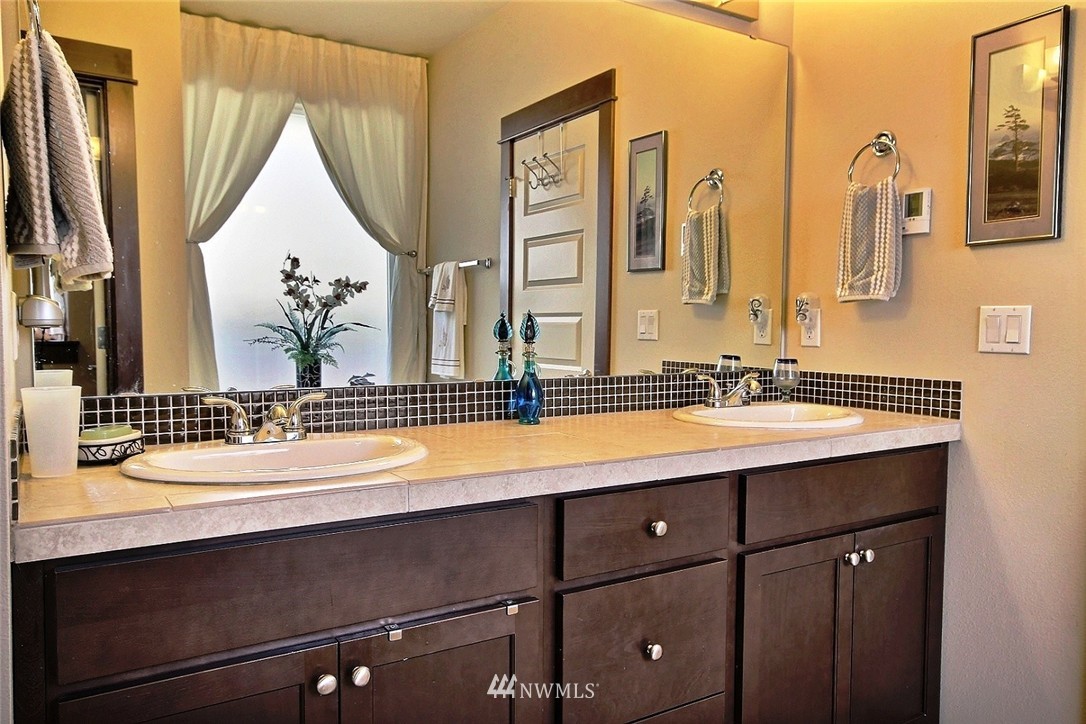 23016 Barker Road Bothell, WA 98021 - Photo 12 of 25