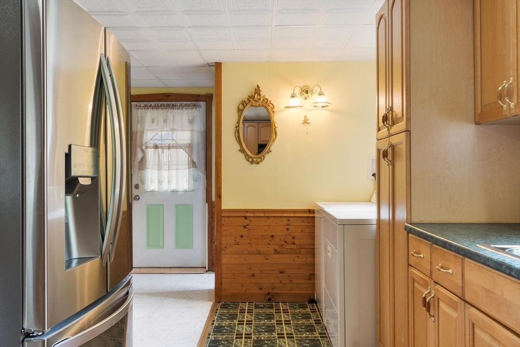 8 Benjamin Road Shirley, MA 01464 - Photo 9 of 28