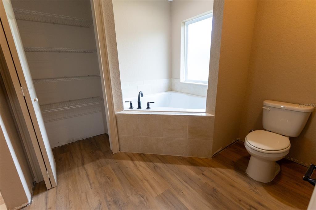 632 Southwest Fig Tree Lane Dunnellon, FL 34431 - Photo 43 of 58 a bathroom with a sink and a toilet