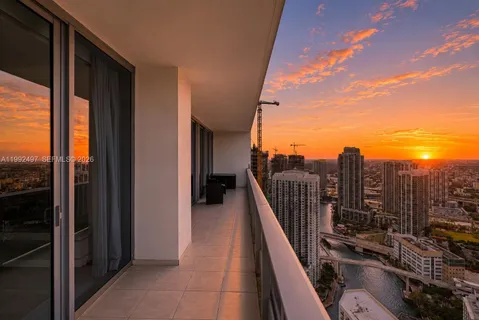 $8,000 | 200 Biscayne Blvd Way, Unit 5009, Miami, FL 33131