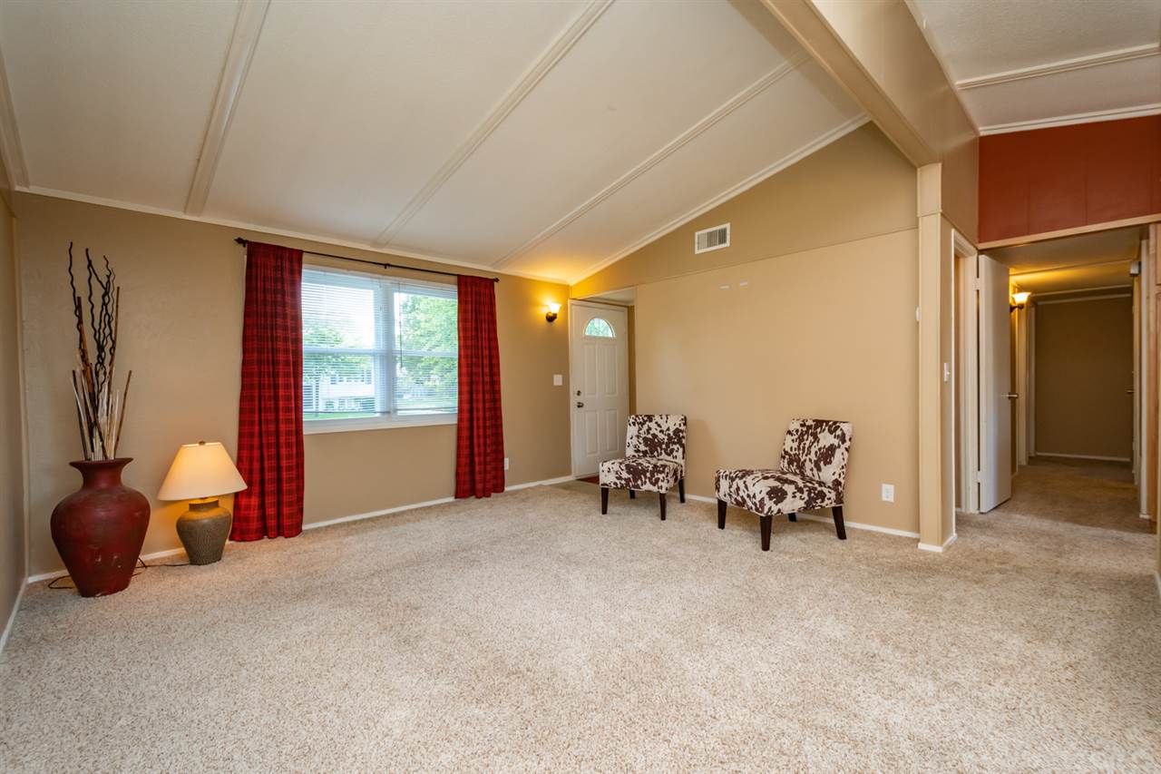 315 Daws Road Hiawatha, IA 52233 - Photo 4 of 30 Gallery Image 4