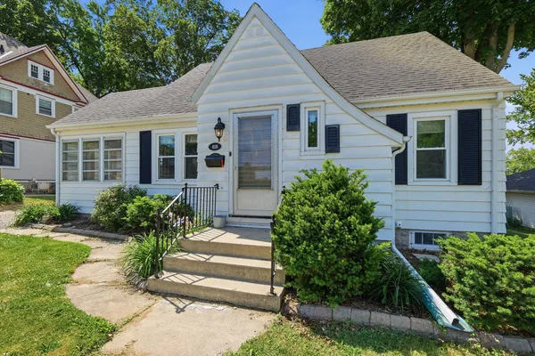 $250,000 | 418 East Racine Street, Jefferson, WI 53549