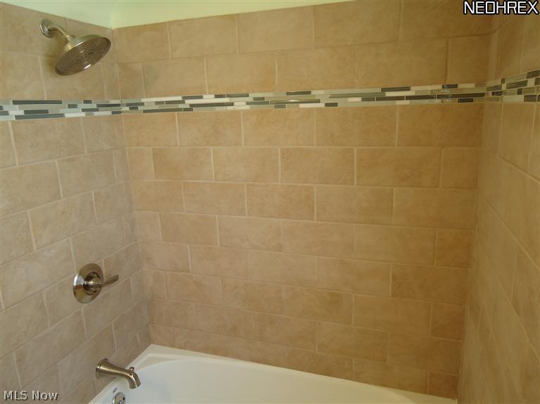 4242 Lambert Road Cleveland, OH 44121 - Photo 5 of 10