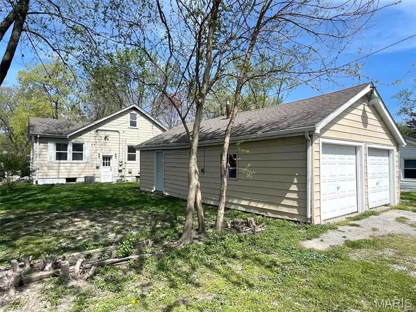 $950 | 212 North 41st Street, Belleville, IL 62226