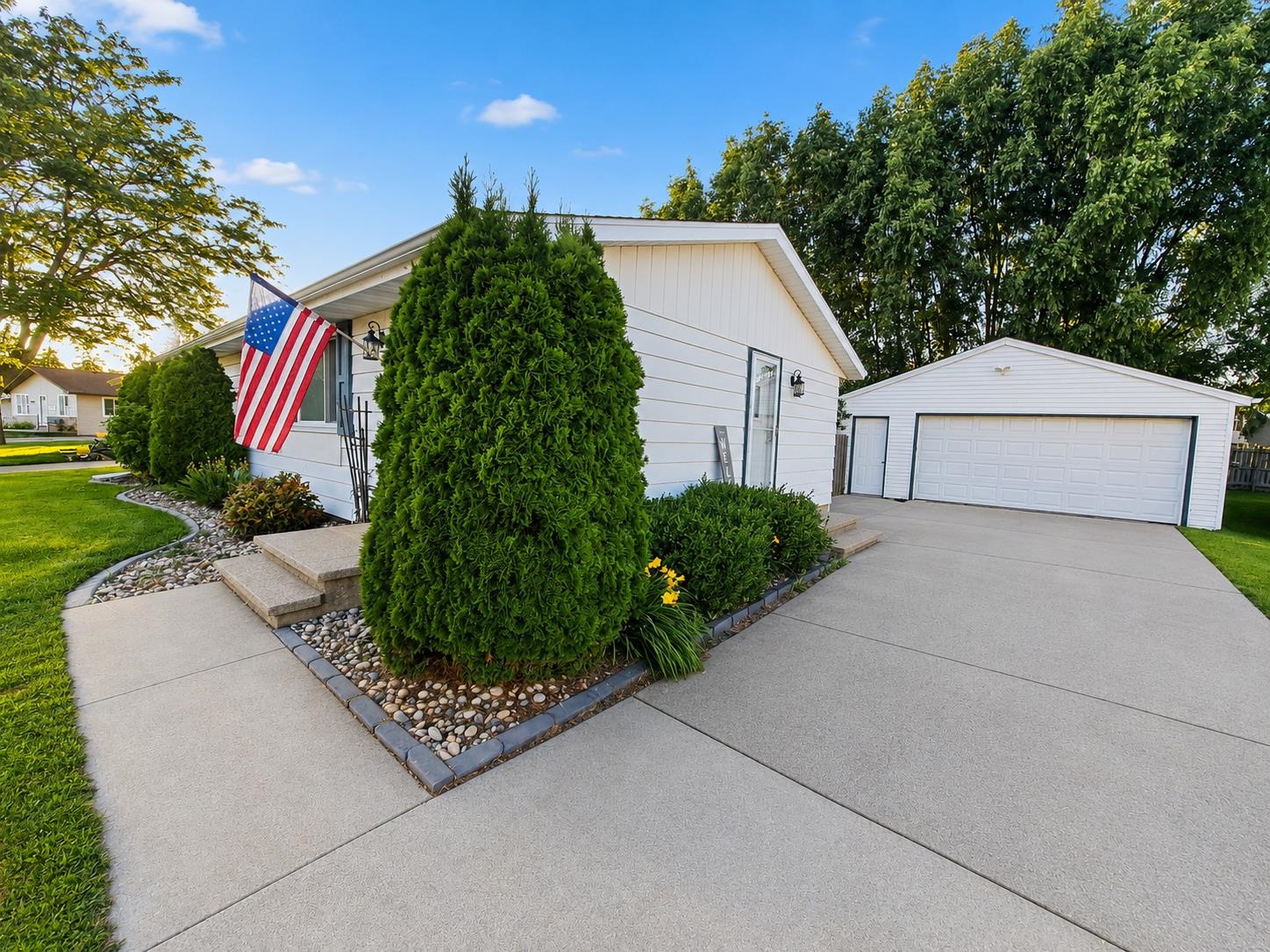 1124 Grove Street Menasha, WI 54952 - Photo 2 of 33