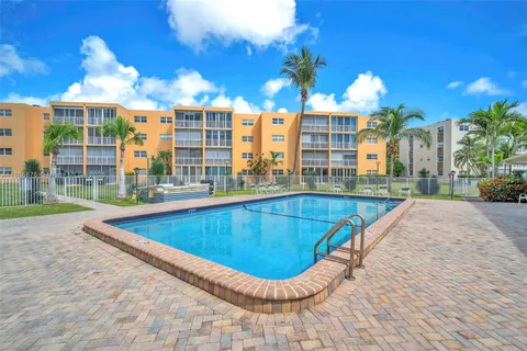 $340,000 | 205 Southeast 11th Terrace, Unit 101, Dania Beach, FL 33004
