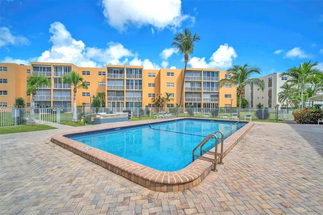 $340,000 | 205 Southeast 11th Terrace, Unit 101, Dania Beach, FL 33004