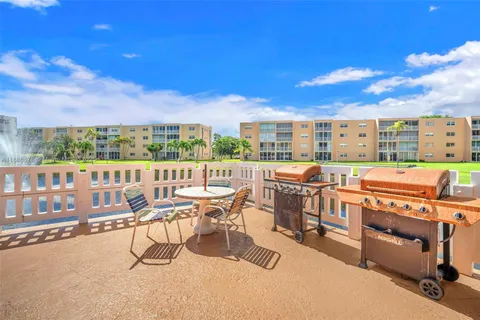 $340,000 | 205 Southeast 11th Terrace, Unit 101, Dania Beach, FL 33004