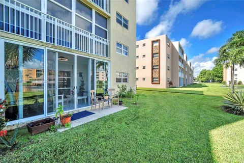 $340,000 | 205 Southeast 11th Terrace, Unit 101, Dania Beach, FL 33004