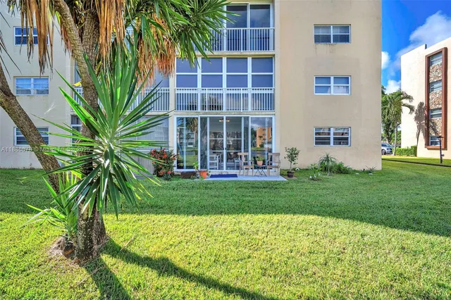 $340,000 | 205 Southeast 11th Terrace, Unit 101, Dania Beach, FL 33004