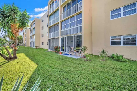 $340,000 | 205 Southeast 11th Terrace, Unit 101, Dania Beach, FL 33004