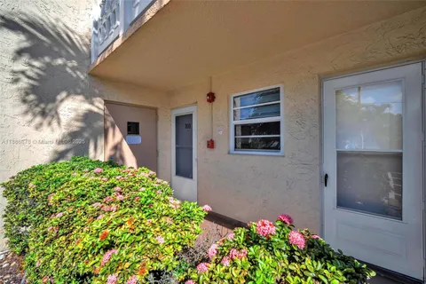 $340,000 | 205 Southeast 11th Terrace, Unit 101, Dania Beach, FL 33004